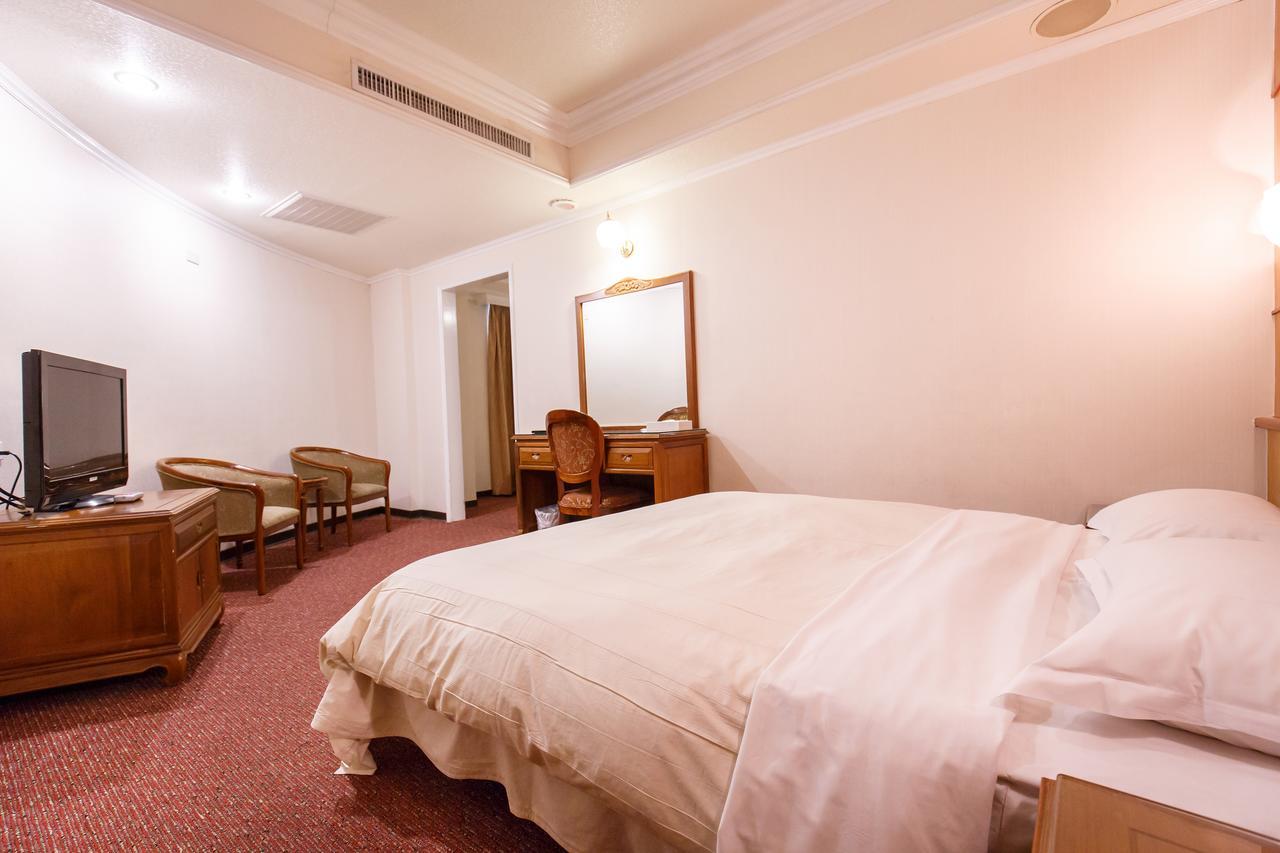 Champion Hotel Tajpej Buitenkant foto